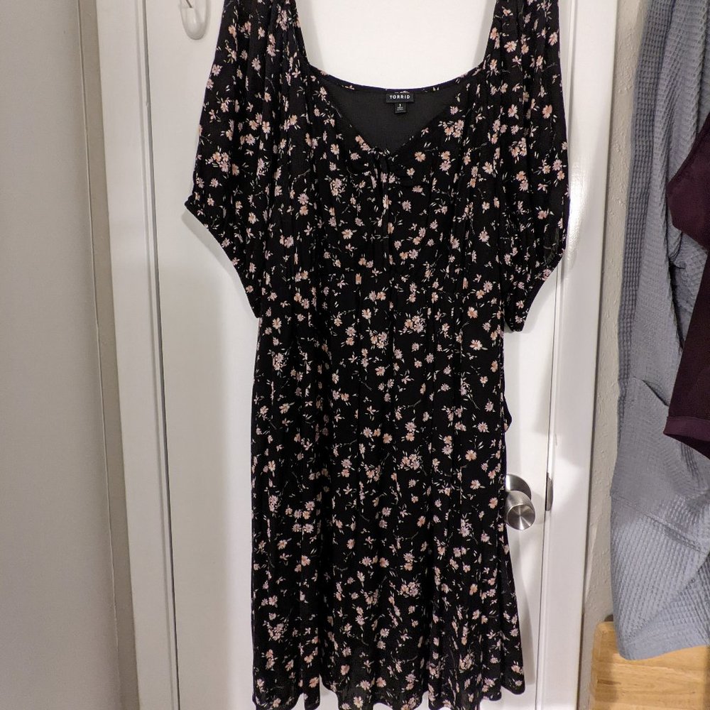 Pink ditzy daisy midi dress.